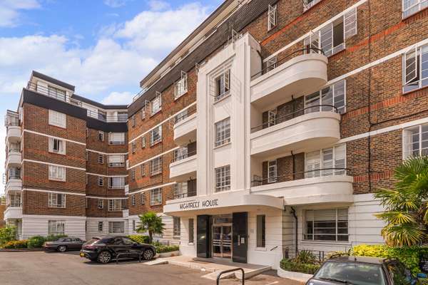 Flat Nightingale Lane in Greater London