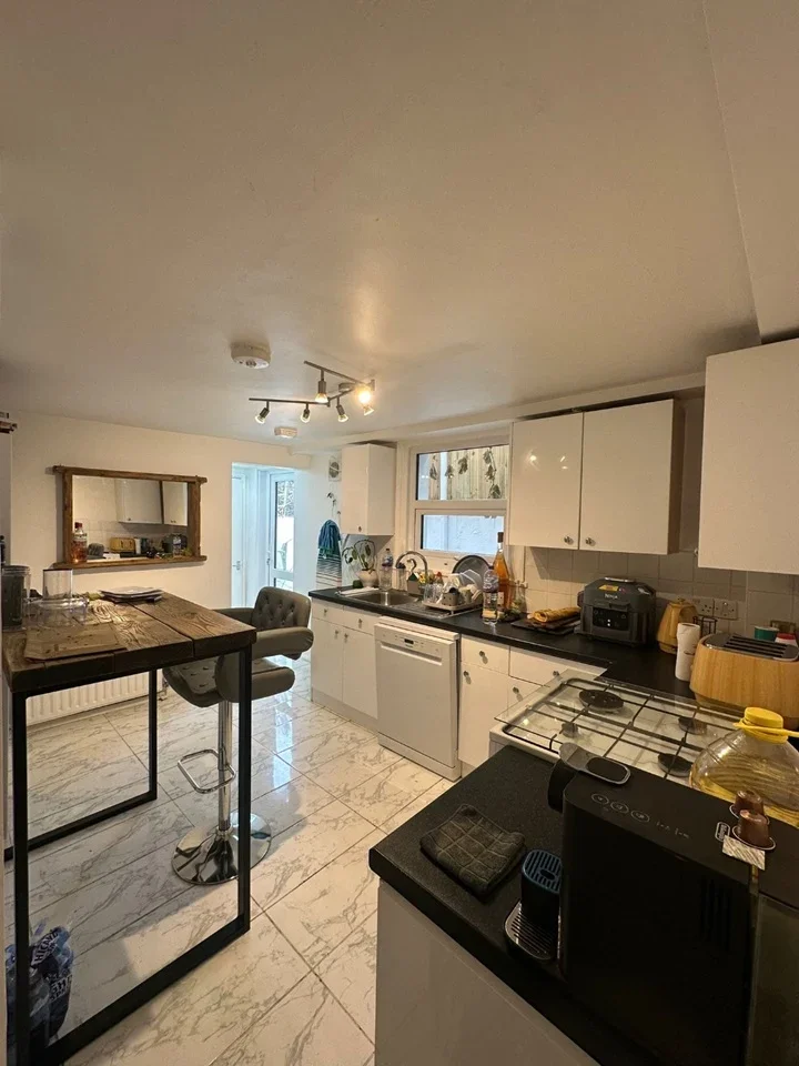 Room Nealden Street in Greater London