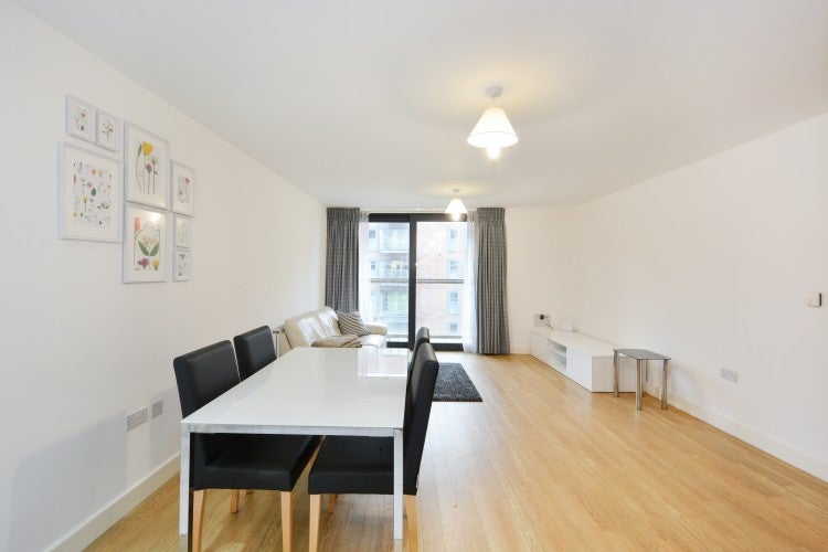Flat Needleman Street in Greater London