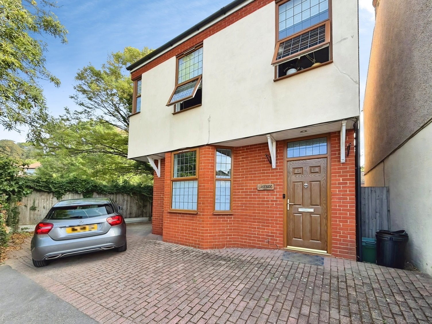 House Cheveney Walk in Greater London