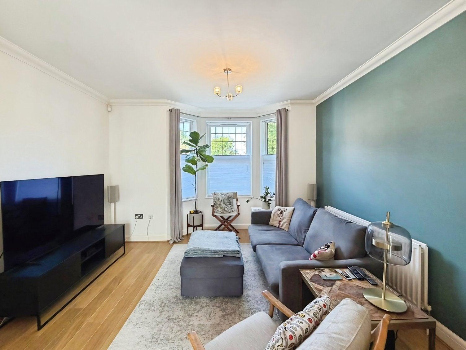 House Cheveney Walk in Greater London