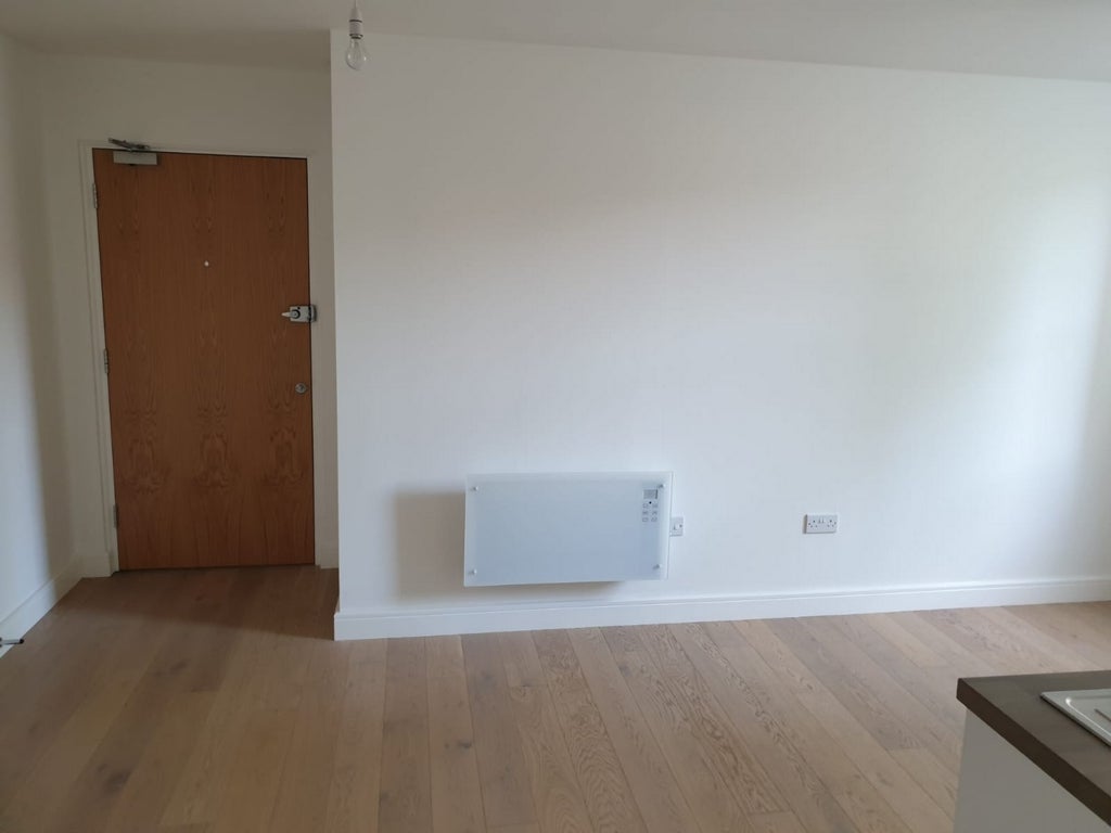Flat Cricket Green in Greater London