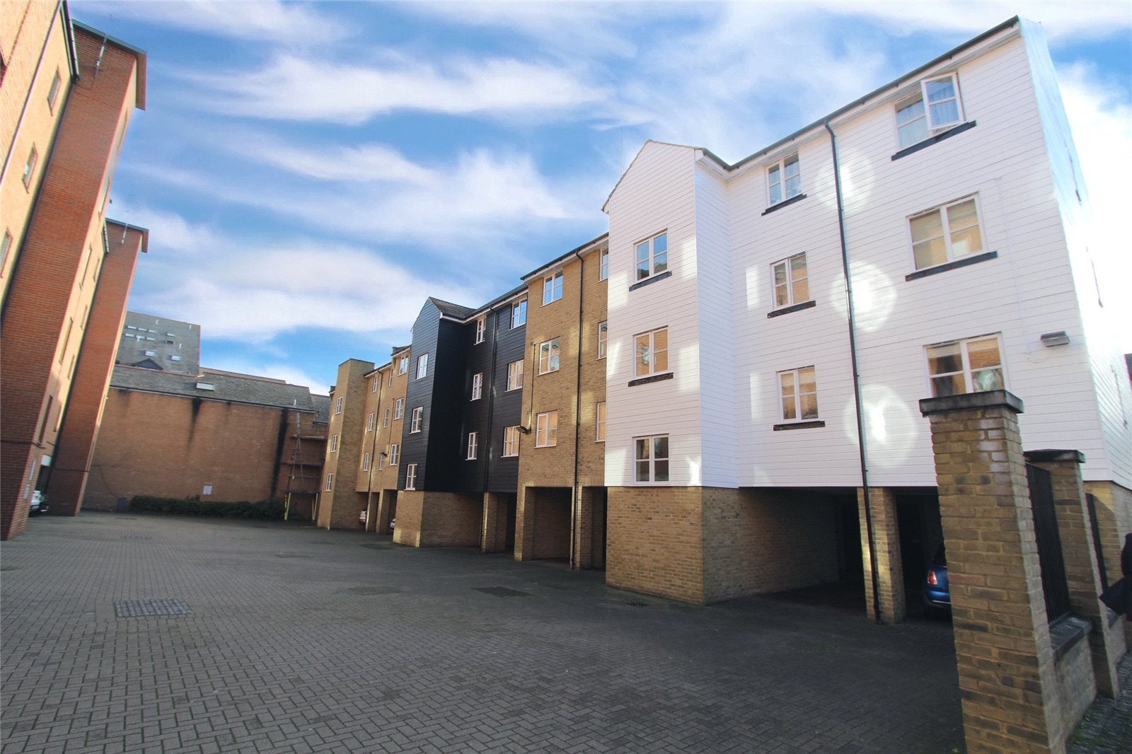 Flat Stonebridge Road in Gravesham
