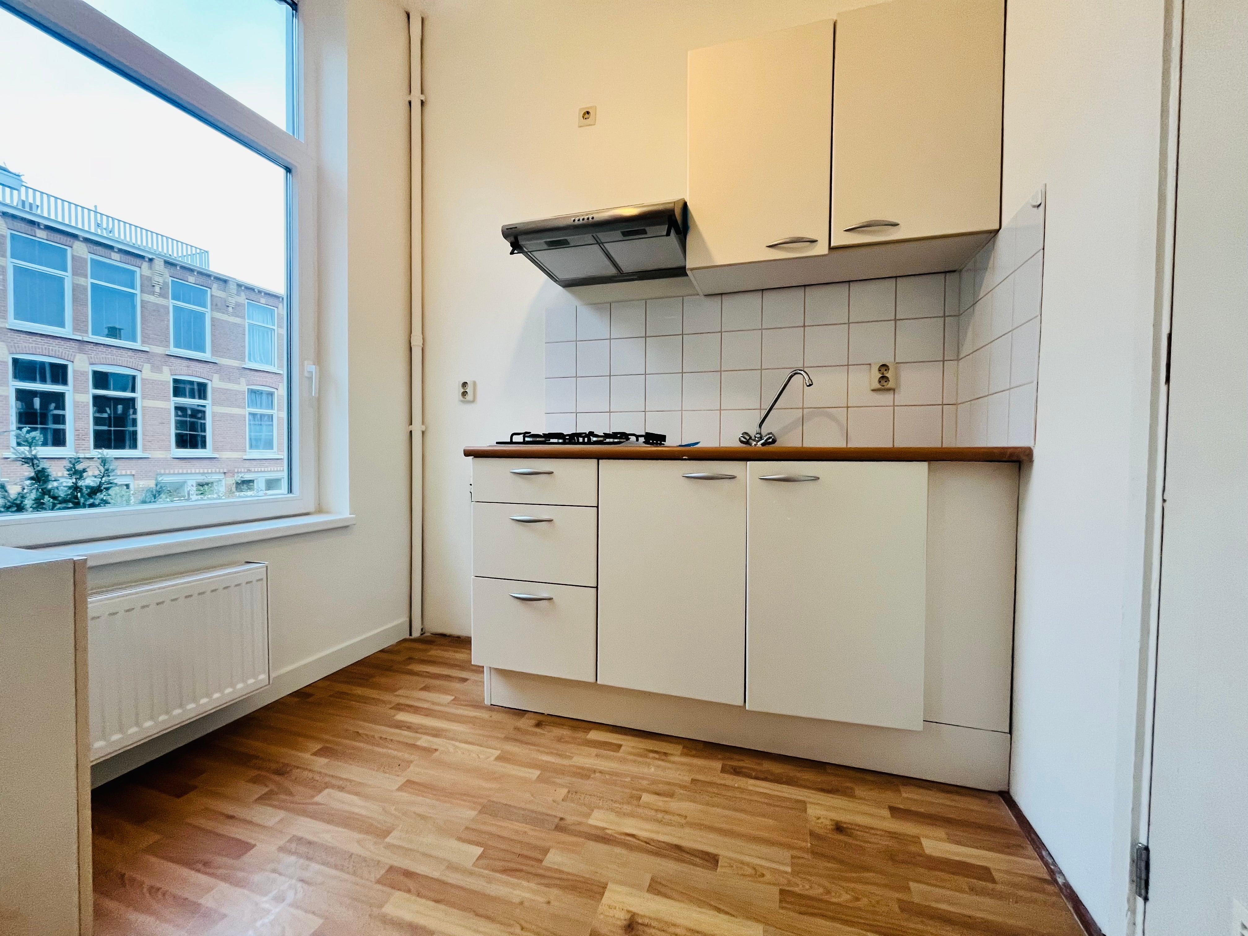 Studio te huur: Herschelstraat 24, 'S-Gravenhage