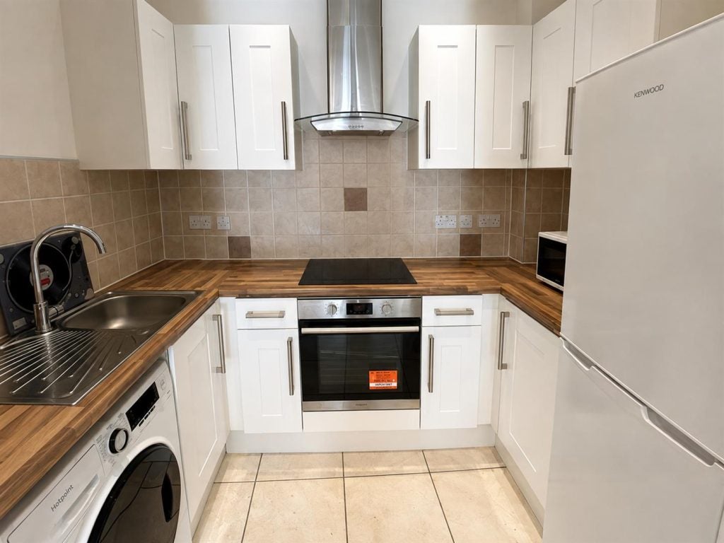 Flat Alfred Road in Greater London