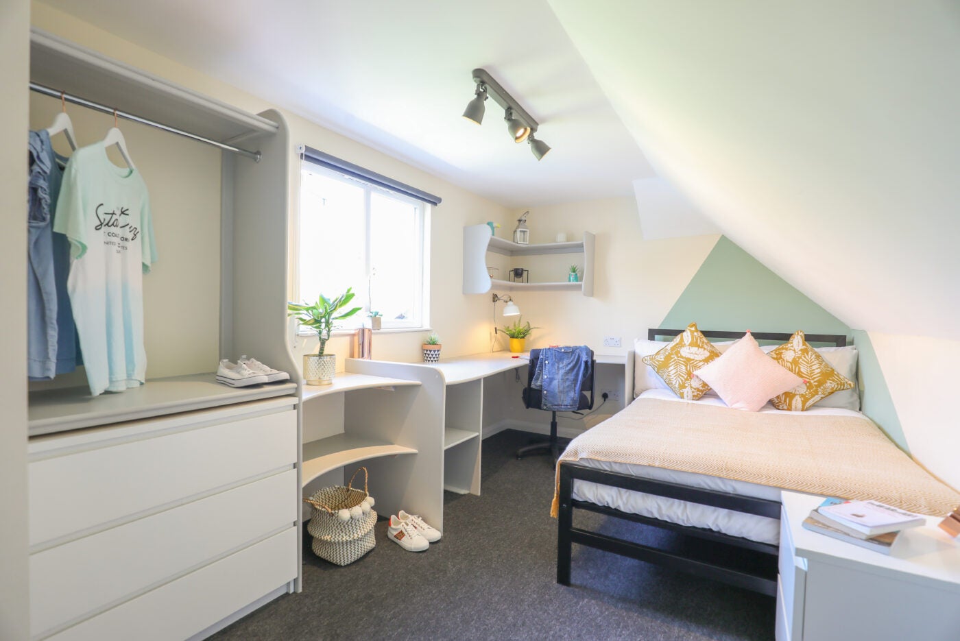 Flat Bodiam Avenue in Brighton