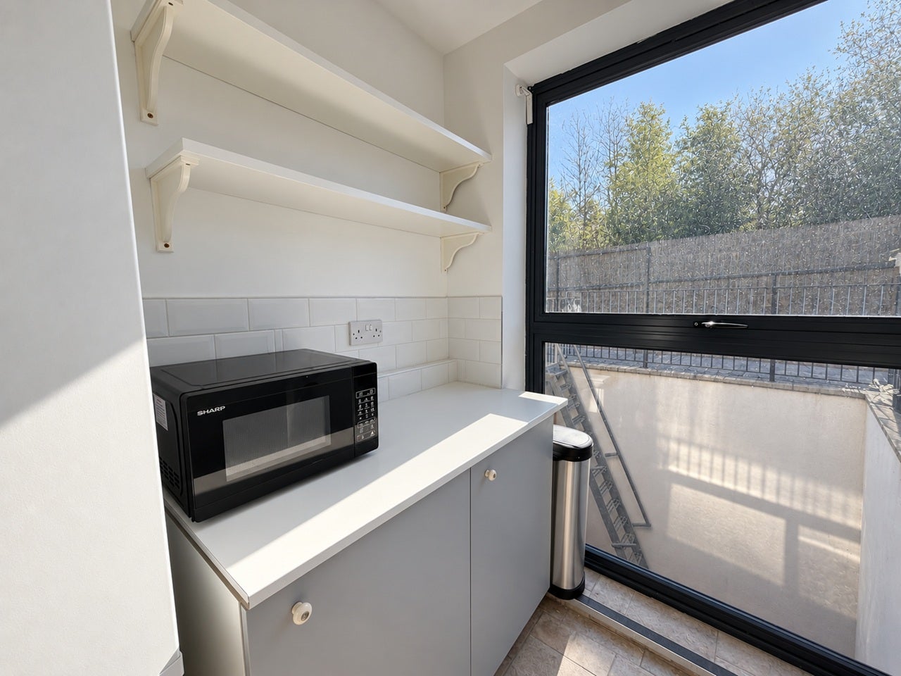 Room Mitcham Lane in Greater London