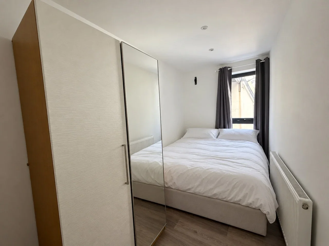 Room Mitcham Lane in Greater London