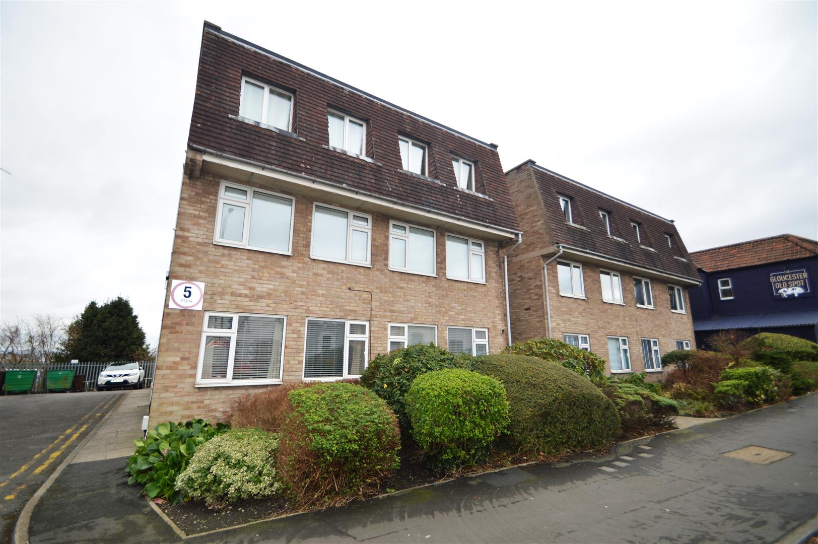 Flat Kellaway Court in Bristol