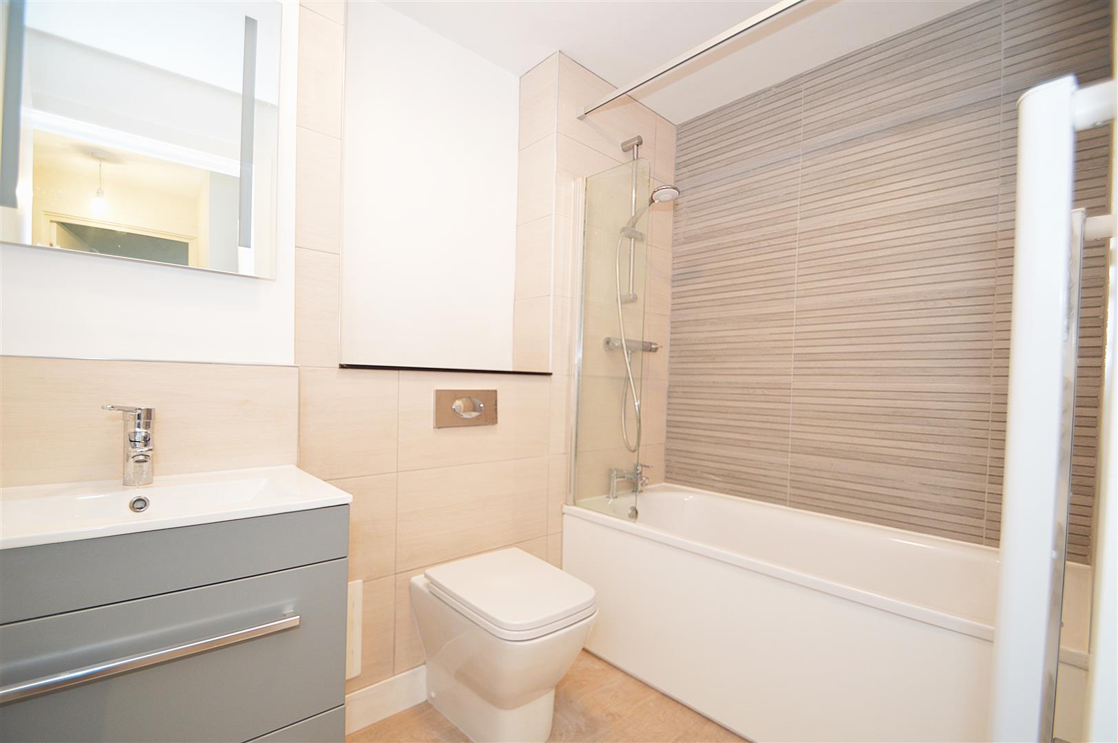 Flat Kellaway Court in Bristol