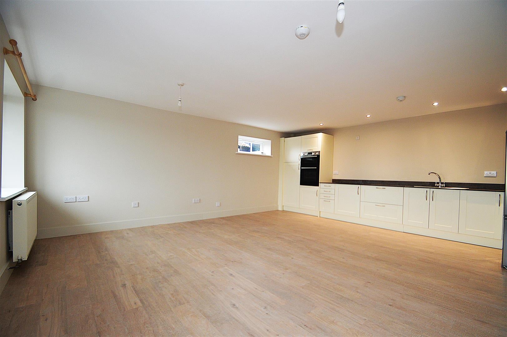Flat Kellaway Court in Bristol