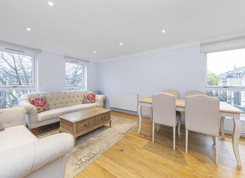 Flat Fernshaw Road in Greater London