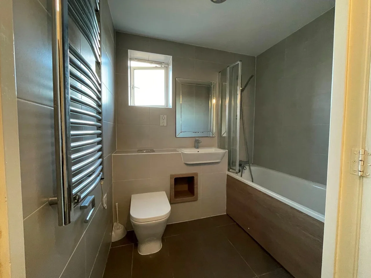 Flat Rookery Way in Greater London