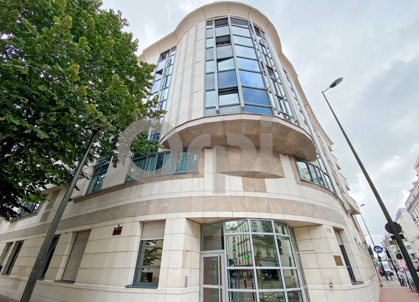Flat Rue Victor Hugo in Levallois-Perret
