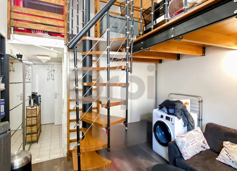 Flat Rue Victor Hugo in Levallois-Perret