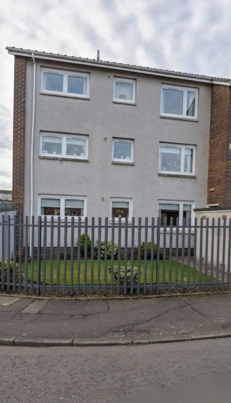 Room Ballantrae Road in Glasgow