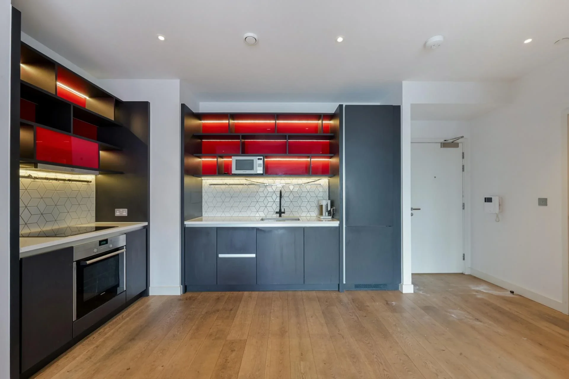 Flat Lyell Street in Greater London