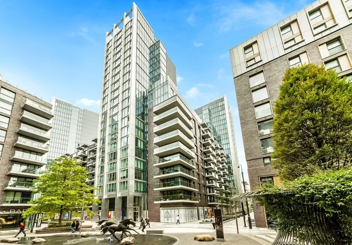 Flat Portsoken Street in City of London