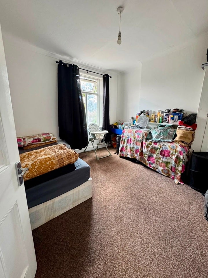 Room Quebec Road in Greater London
