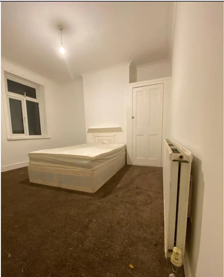 Room Quebec Road in Greater London