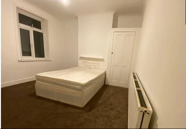 Room Quebec Road in Greater London