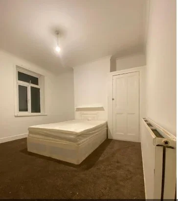 Room Quebec Road in Greater London