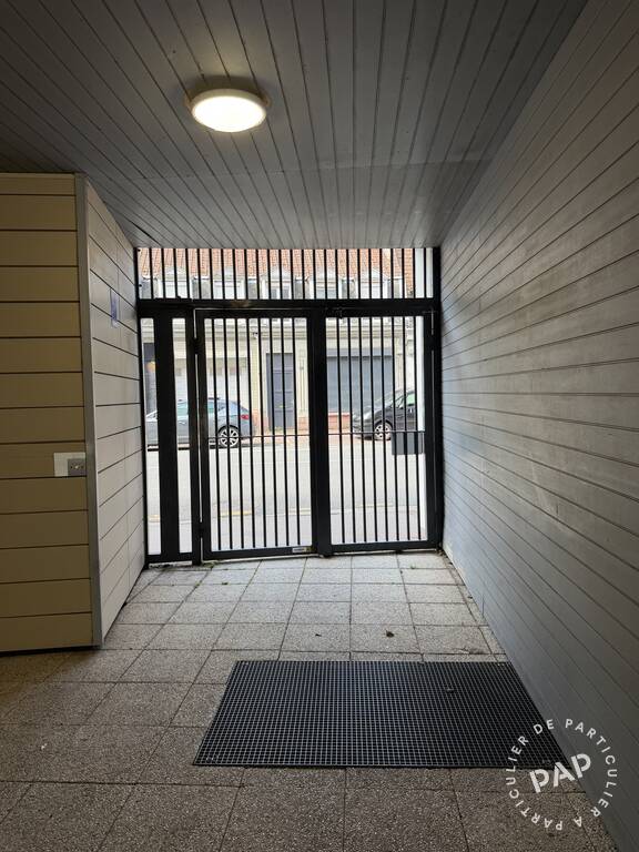 Flat Rue de Douai in Lille