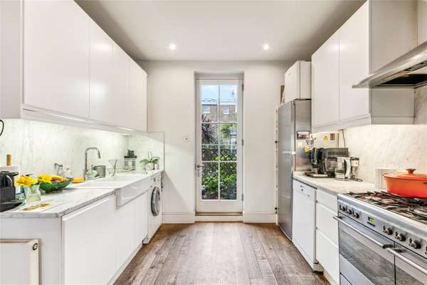 Flat Portland Road in Greater London