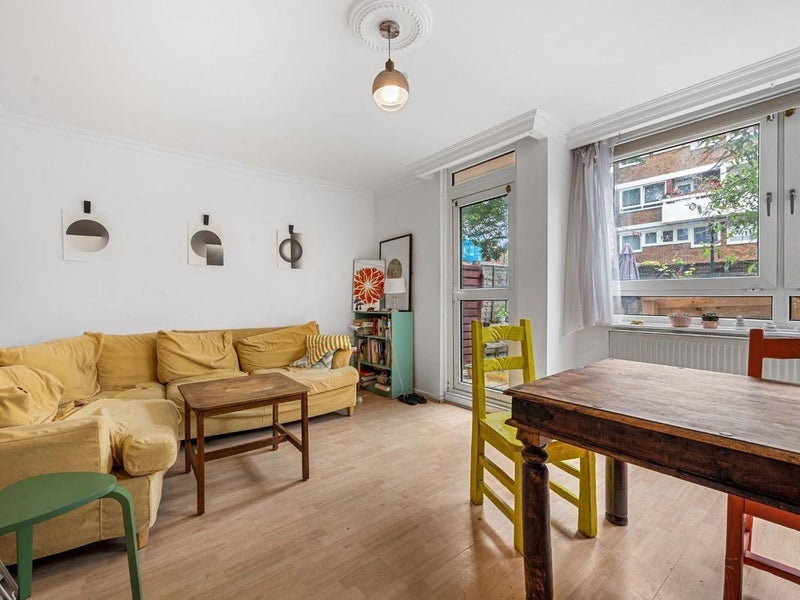 Room Pownall Road in Greater London