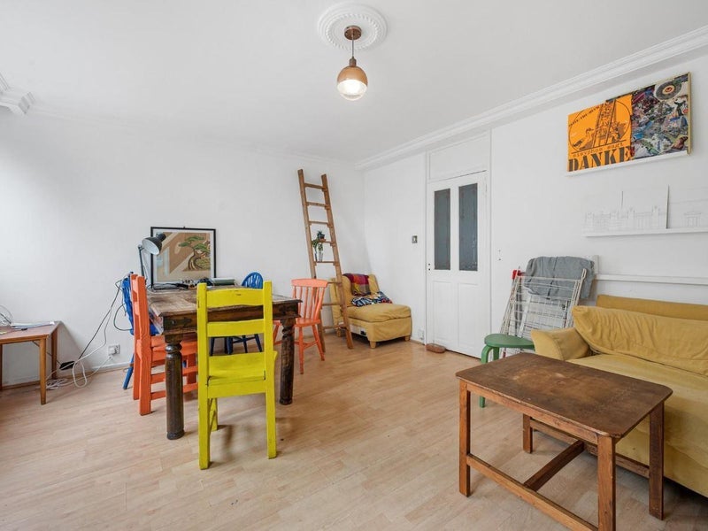 Room Pownall Road in Greater London
