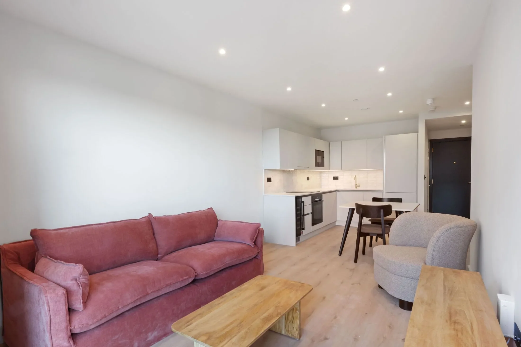 Flat Caversham Road in Greater London