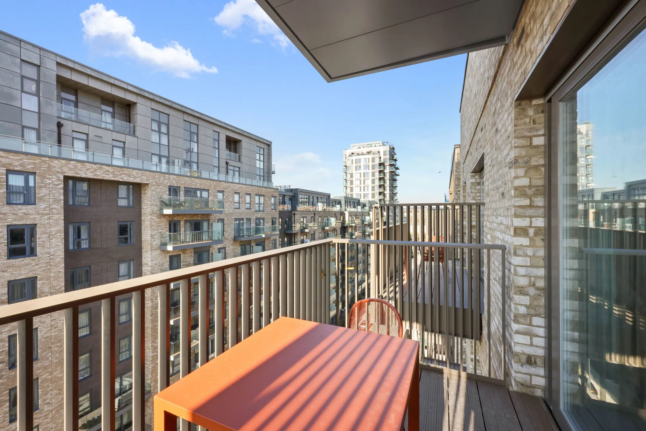 Flat Caversham Road in Greater London