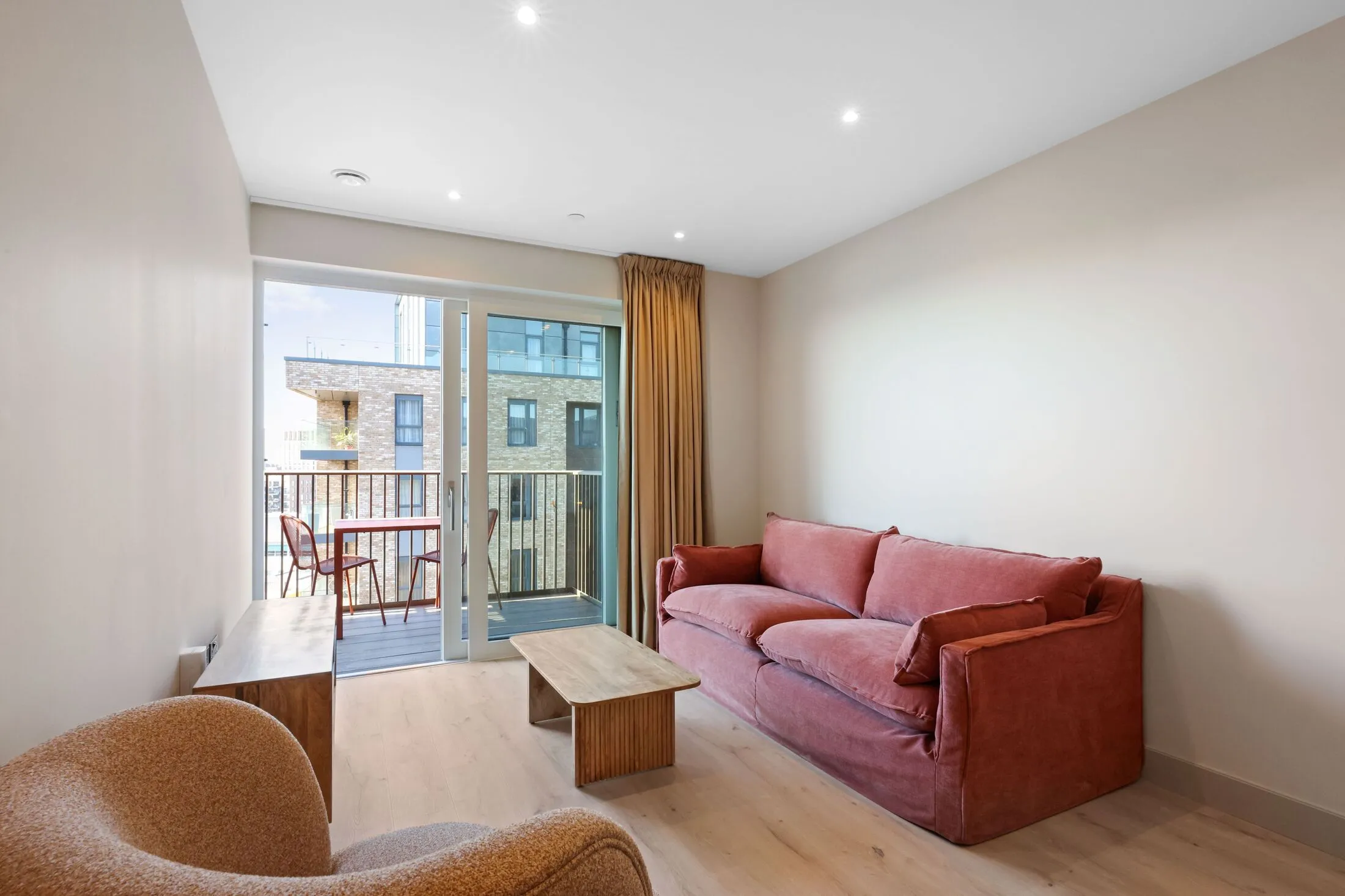 Flat Caversham Road in Greater London
