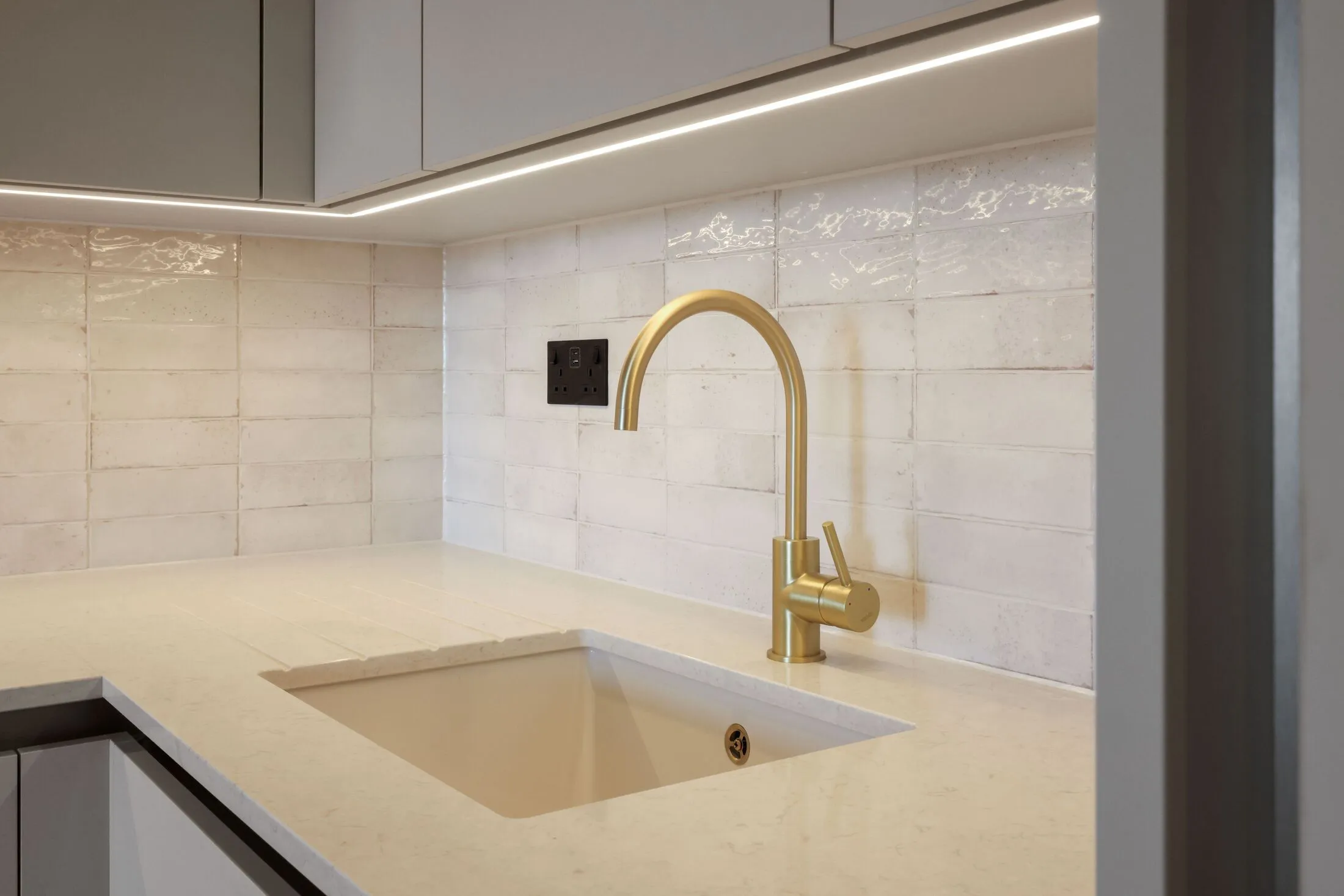 Flat Caversham Road in Greater London