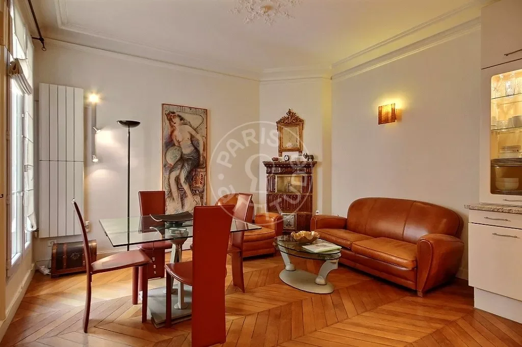 Flat Rue de Poissy in Paris
