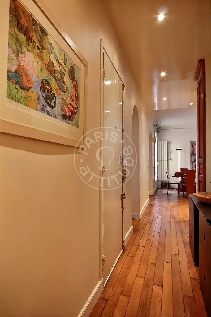 Flat Rue de Poissy in Paris