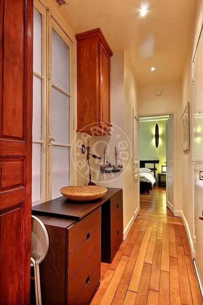 Flat Rue de Poissy in Paris