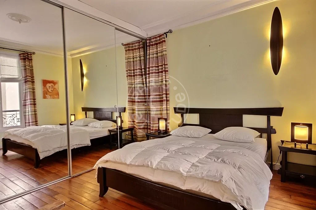 Flat Rue de Poissy in Paris