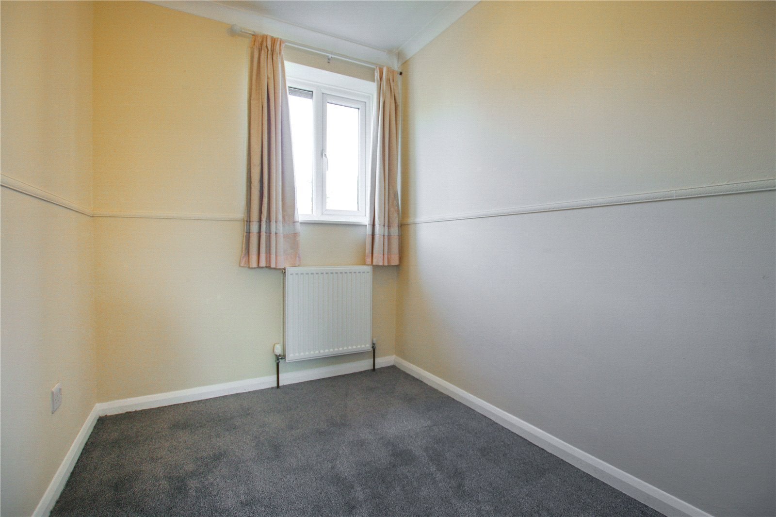 House Charterhouse Close in Winkfield