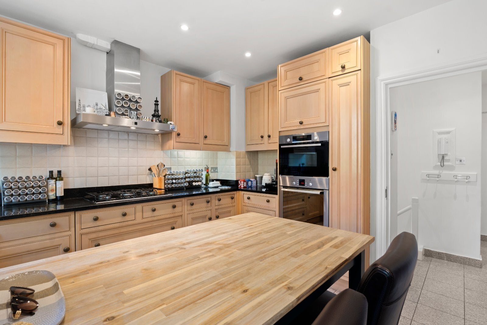 Flat Harrington Gardens in Greater London