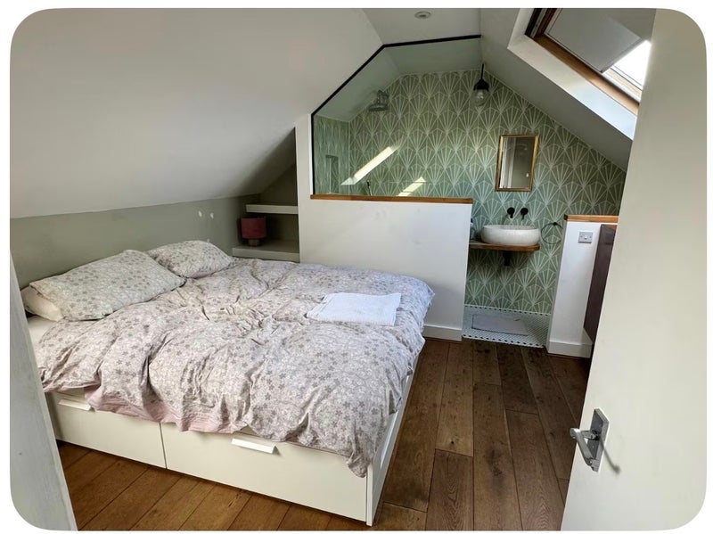 Room Dumbarton Road in Greater London