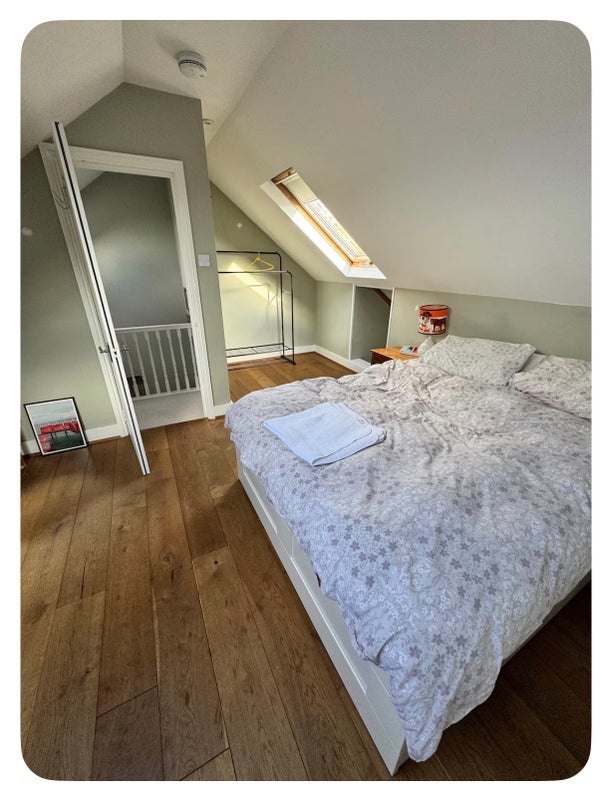 Room Dumbarton Road in Greater London
