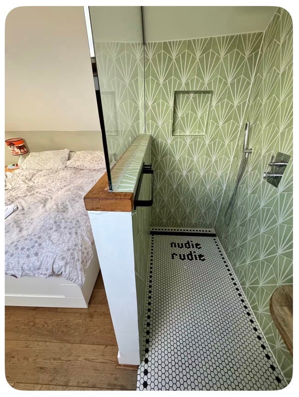 Room Dumbarton Road in Greater London