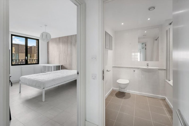 Room York Way in Greater London