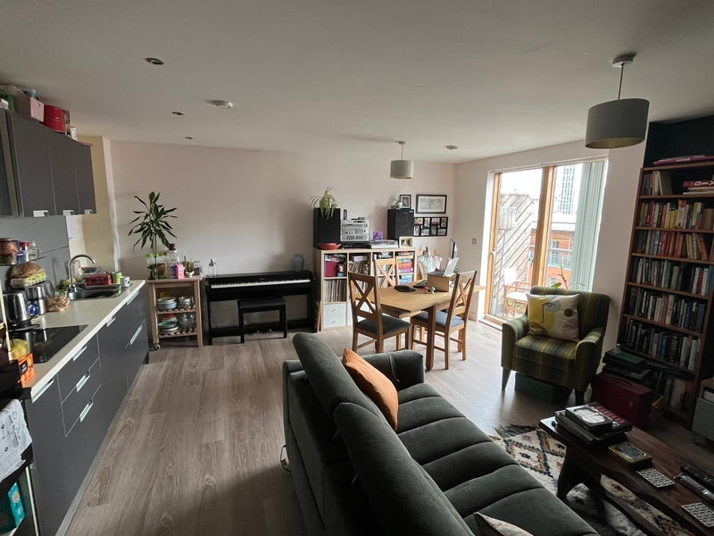 Room Hornbeam Way in Manchester