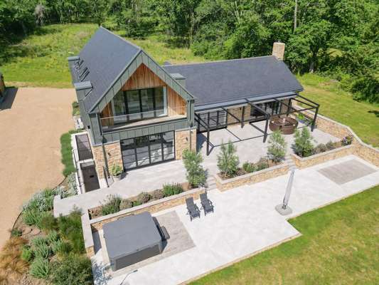 House Woodside in Mole Valley