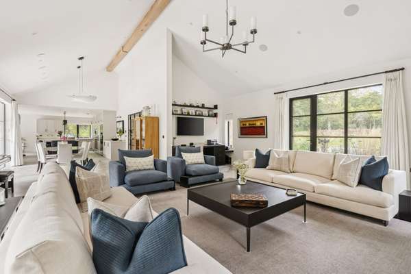 House Woodside in Mole Valley