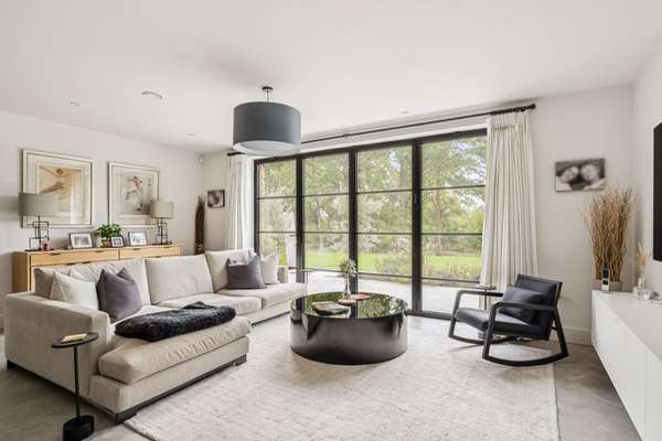 House Woodside in Mole Valley