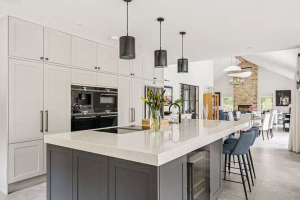 House Woodside in Mole Valley