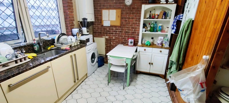 Room St Anns Road in Greater London
